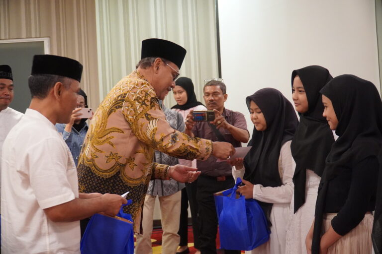 Kebersamaan di Bulan Suci, DPC Peradi Gelar Buka Bersama dan Berikan Santunan Anak Yatim