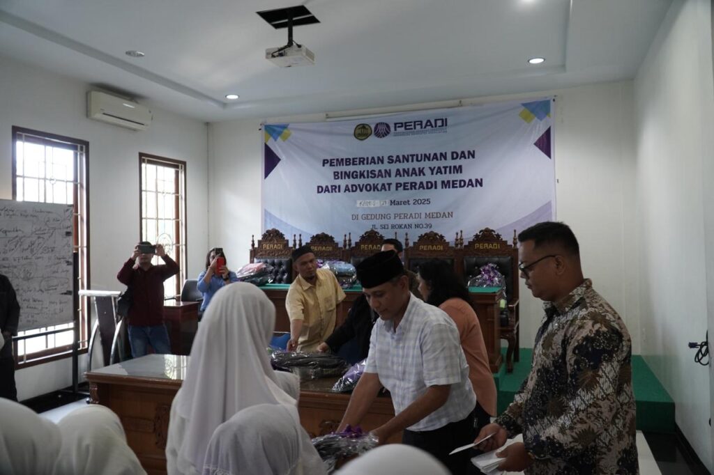 Peradi DPC Medan Berikan Bantuan kepada Anak Yatim di Bulan Ramadhan
