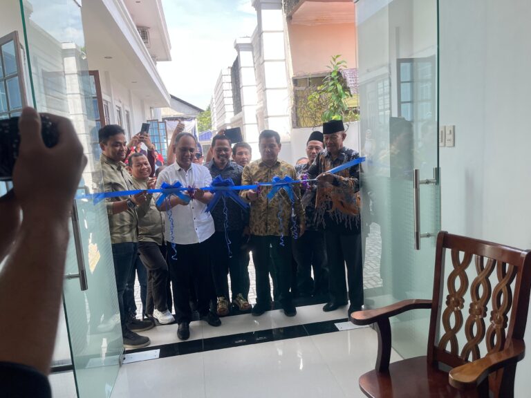 Peradi Medan Gelar Bakti Sosial dan Peresmian Ruang Digital Pusat Kajian Hukum, Tingkatkan Peran Advokat di Era Modern